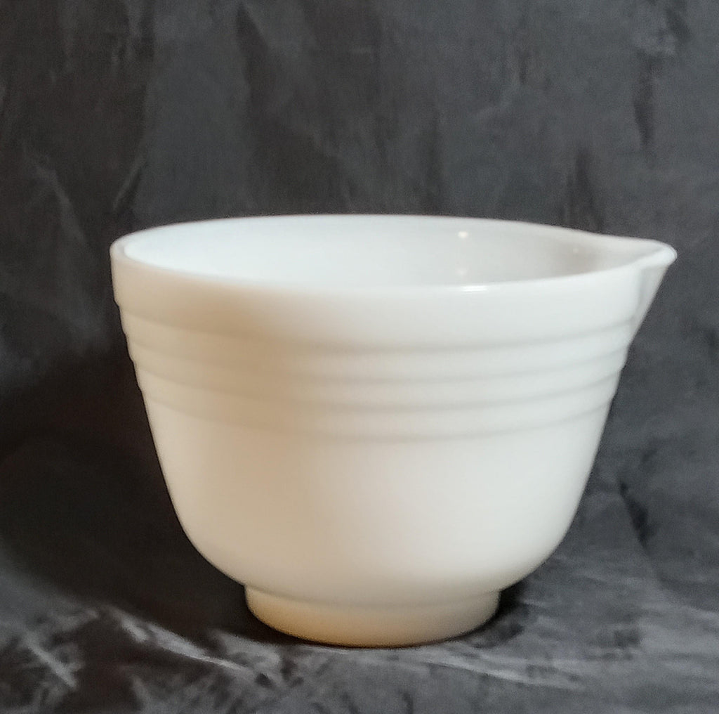 Vintage Milk Glass Pyrex Mixer Bowls – Hamilton Beach #12 & #6 Set