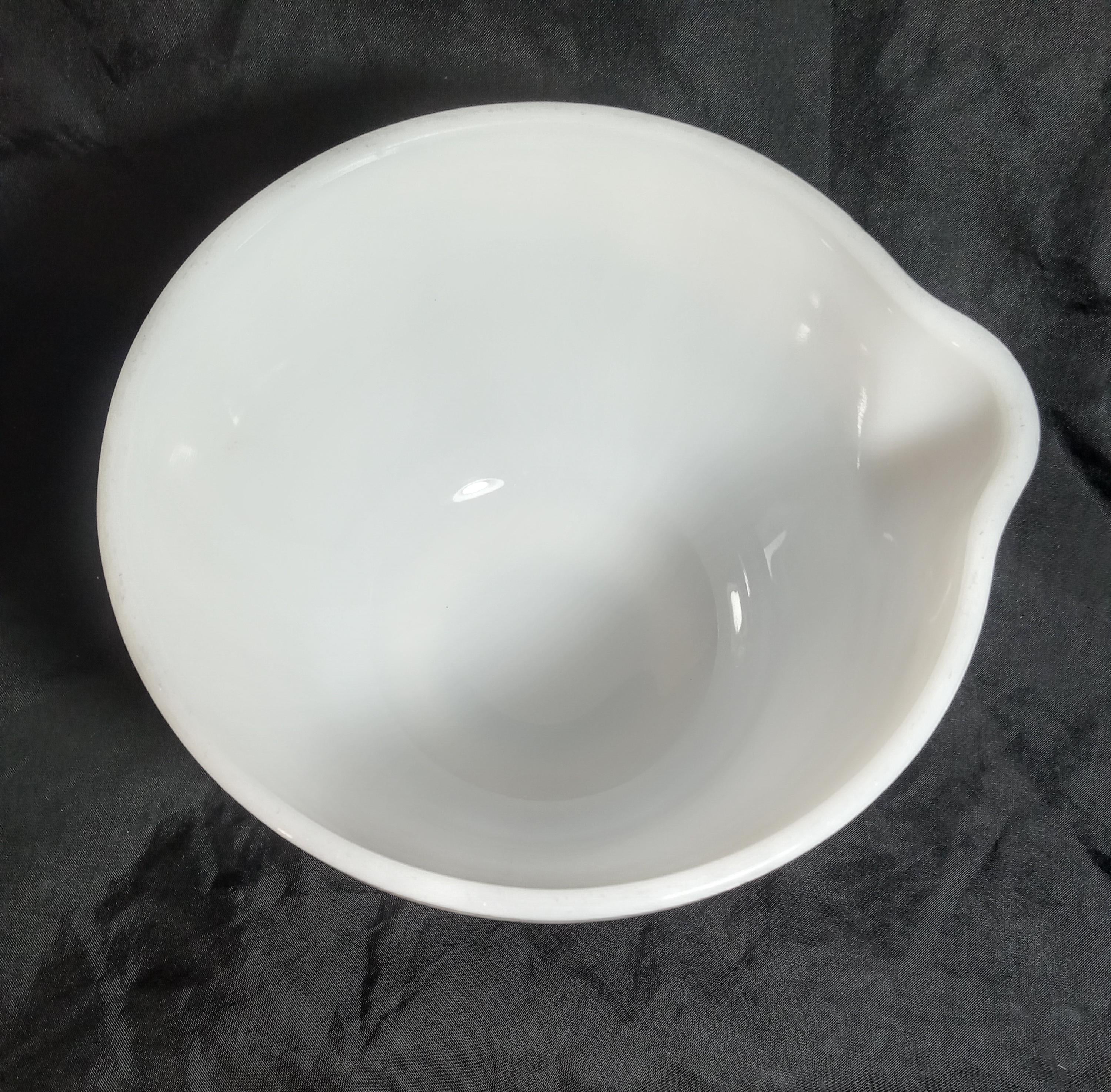 Vintage Milk Glass Pyrex Mixer Bowls – Hamilton Beach #12 & #6 Set