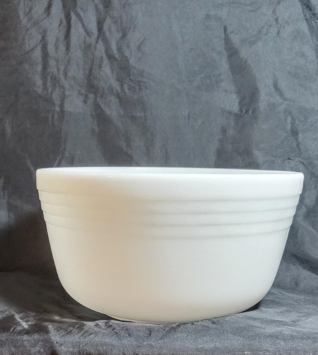 Vintage Milk Glass Pyrex Mixer Bowls – Hamilton Beach #12 & #6 Set