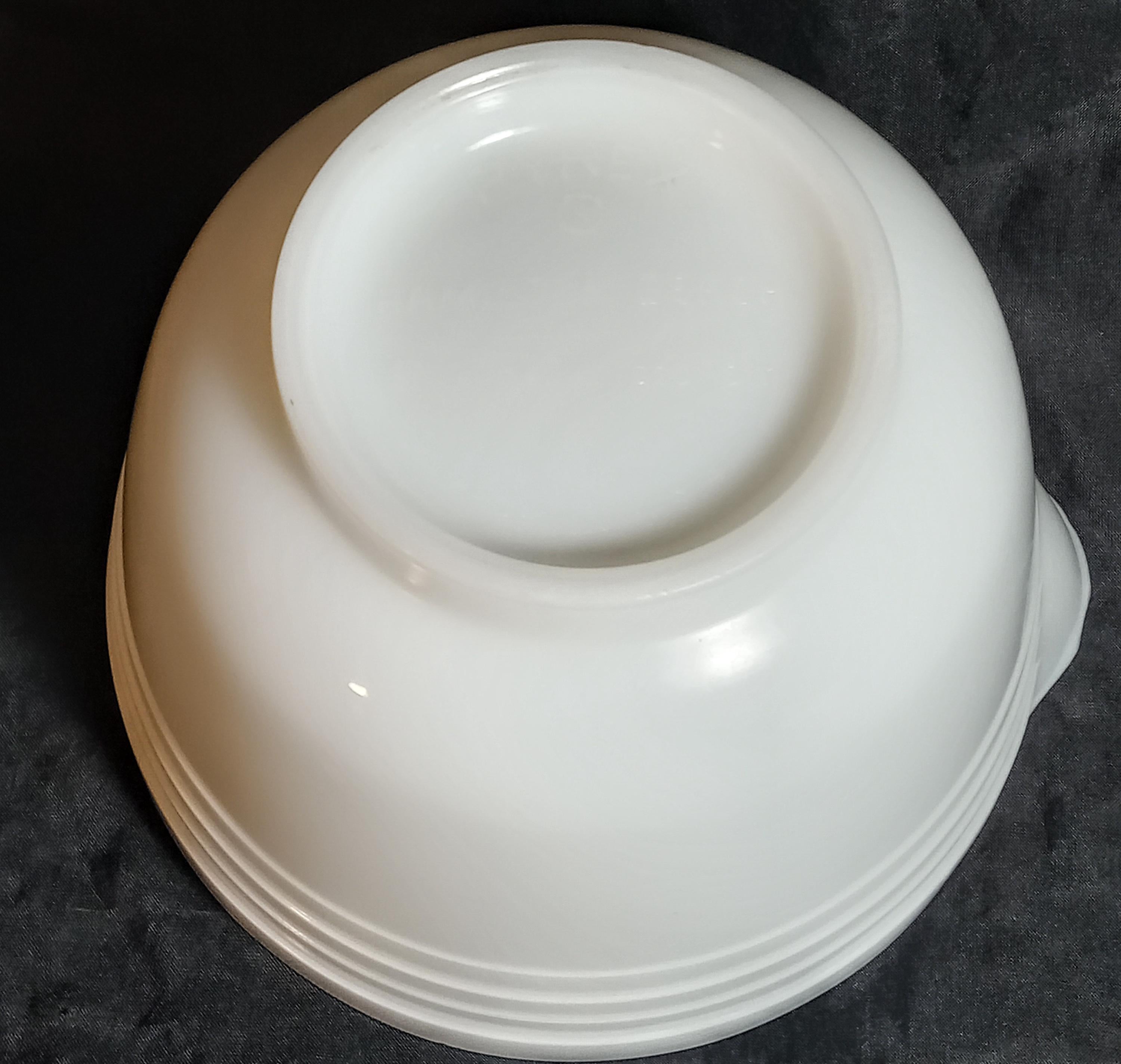 Vintage Milk Glass Pyrex Mixer Bowls – Hamilton Beach #12 & #6 Set