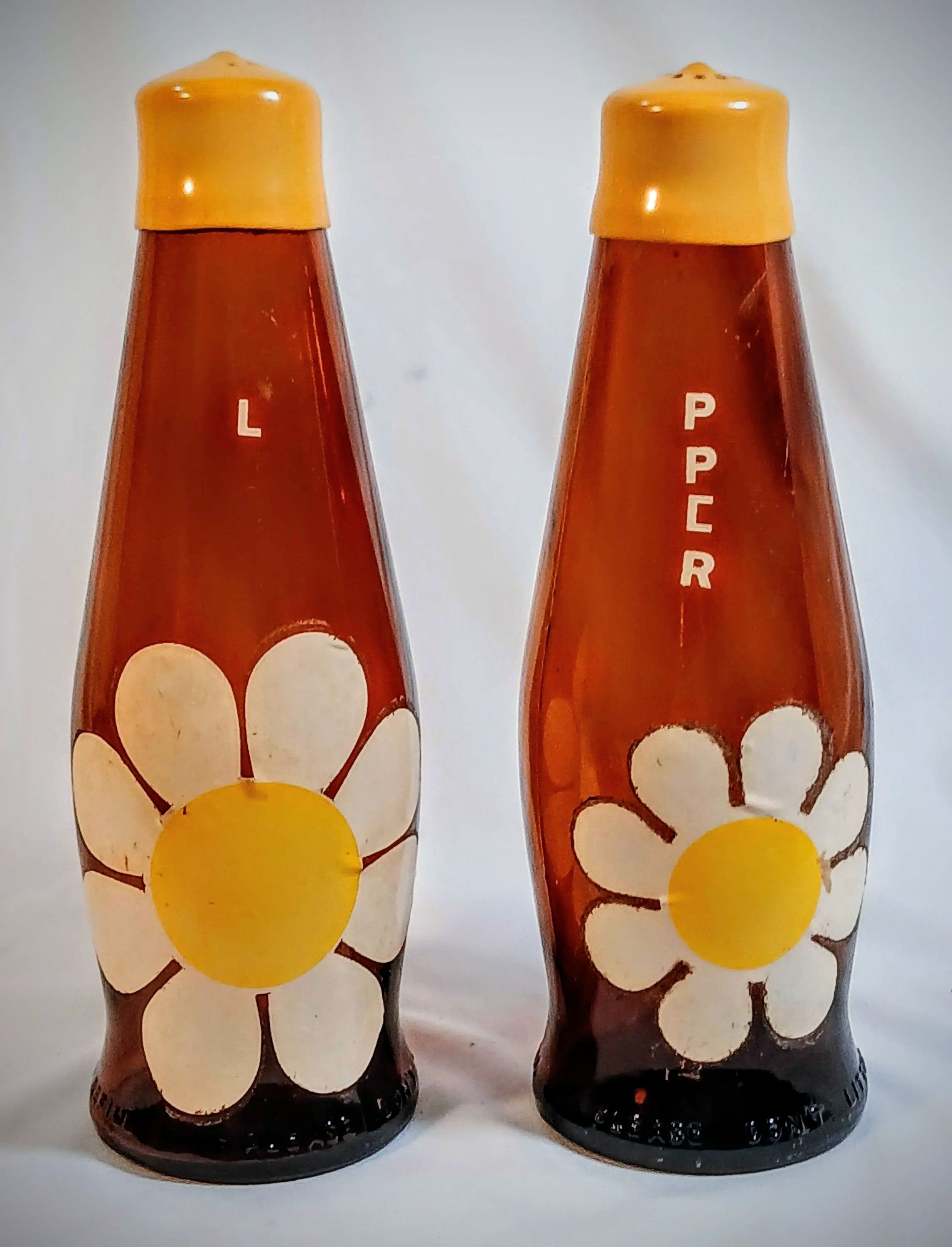 Vintage 1970s Amber Salt & Pepper Shakers – Retro Flower Kitchen Decor