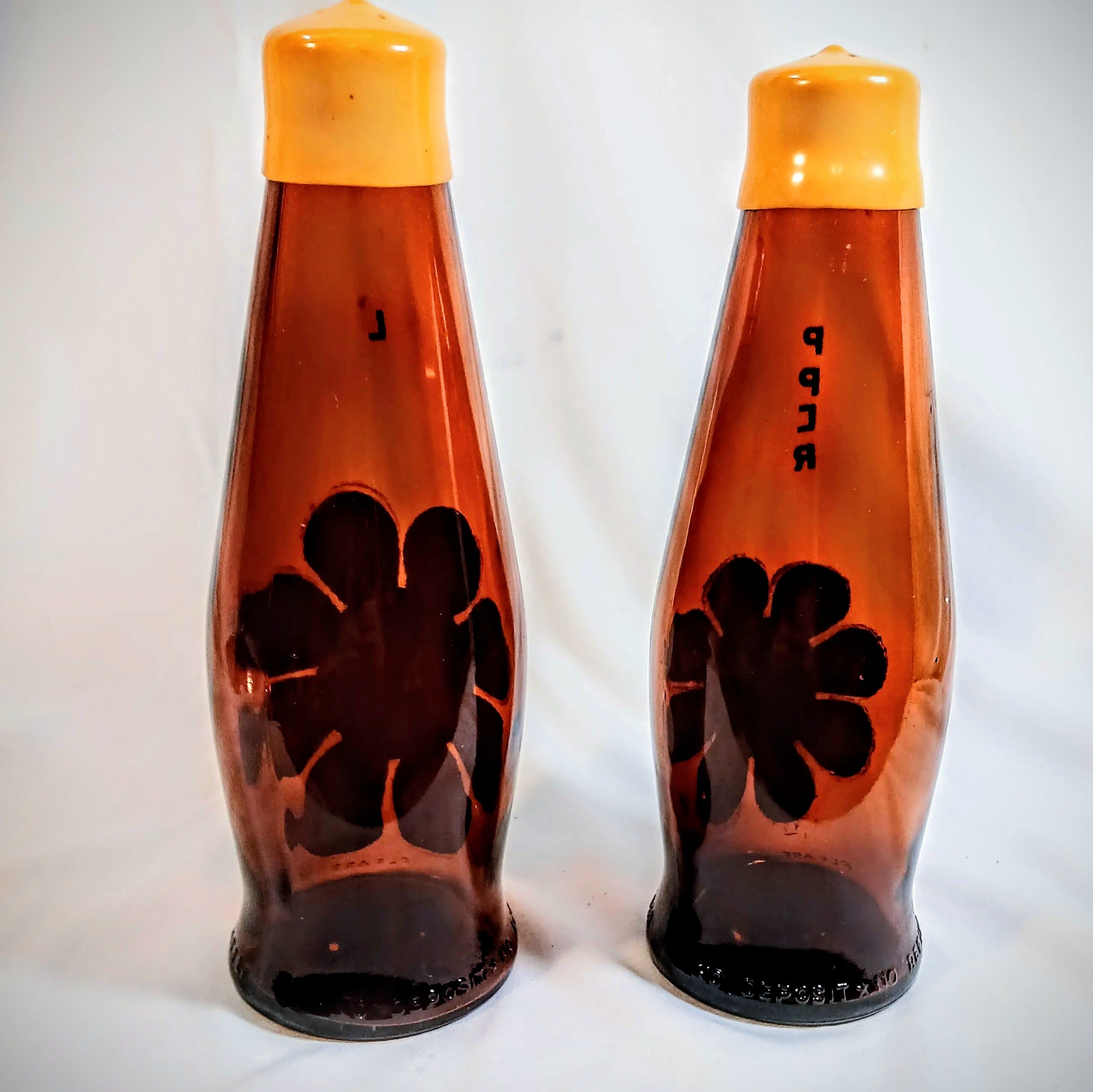 Vintage 1970s Amber Salt & Pepper Shakers – Retro Flower Kitchen Decor