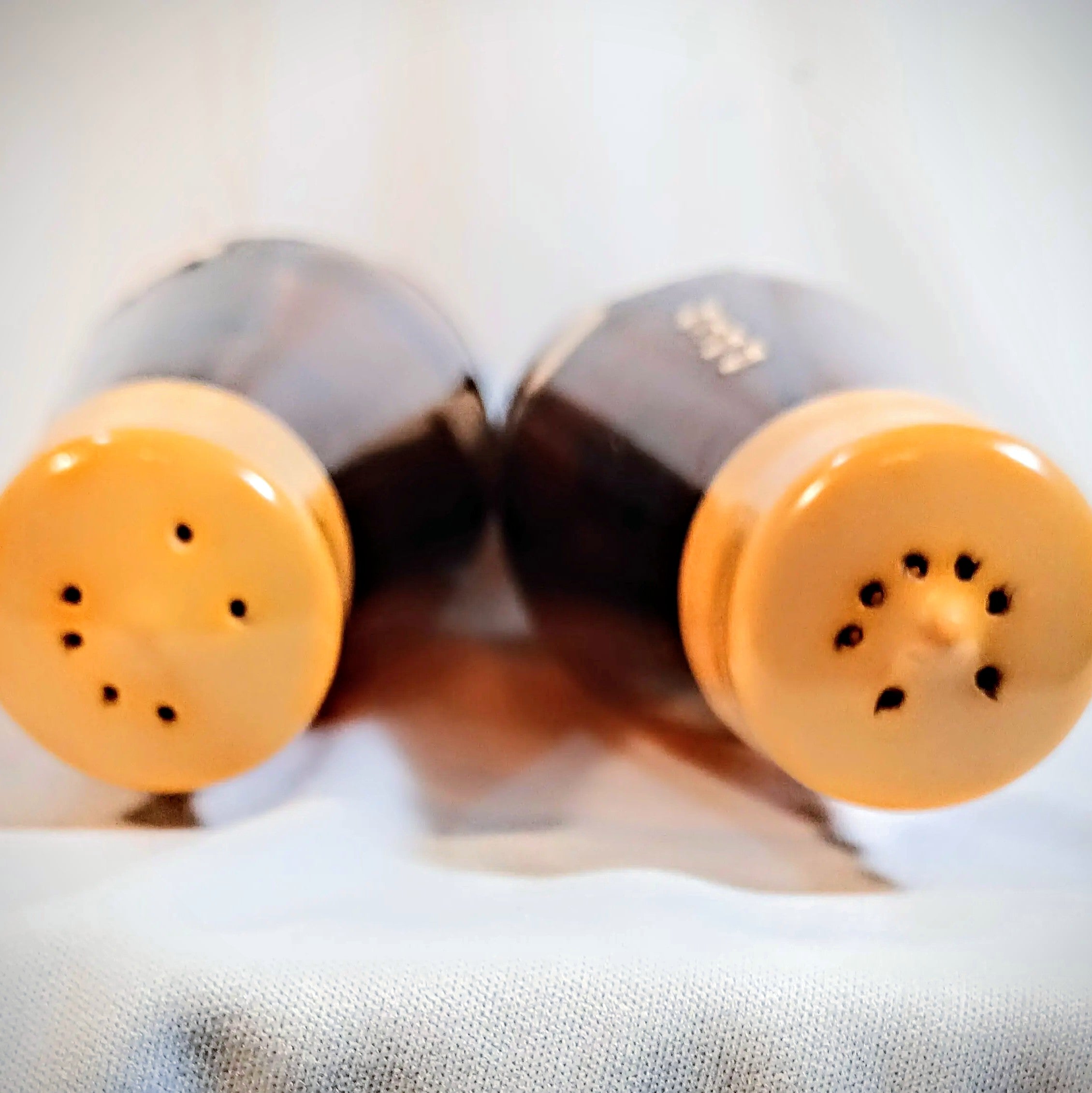 Vintage 1970s Amber Salt & Pepper Shakers – Retro Flower Kitchen Decor