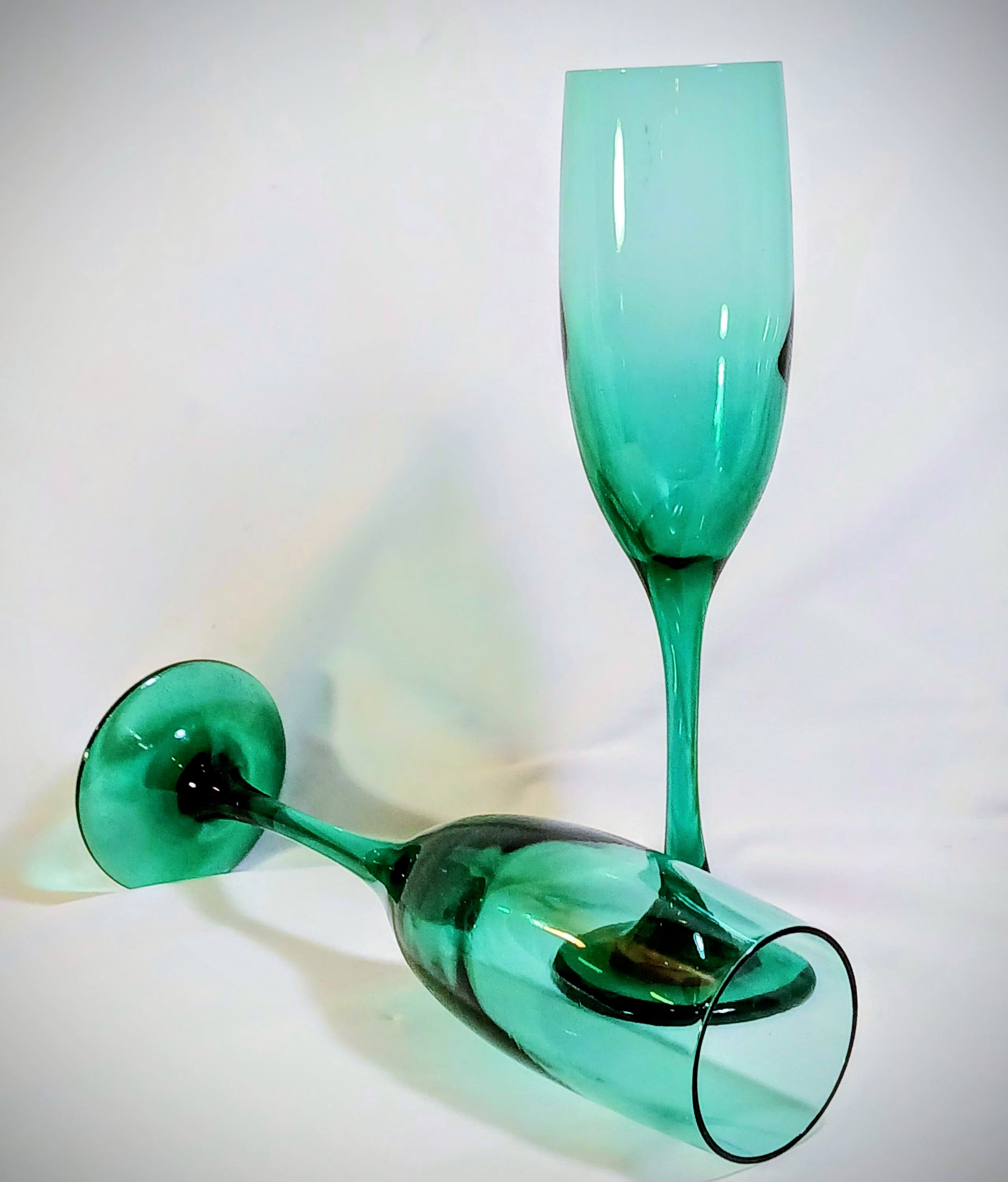 Champagne Flutes – Vintage Emerald Green, Long Stemmed Champagne Glasses